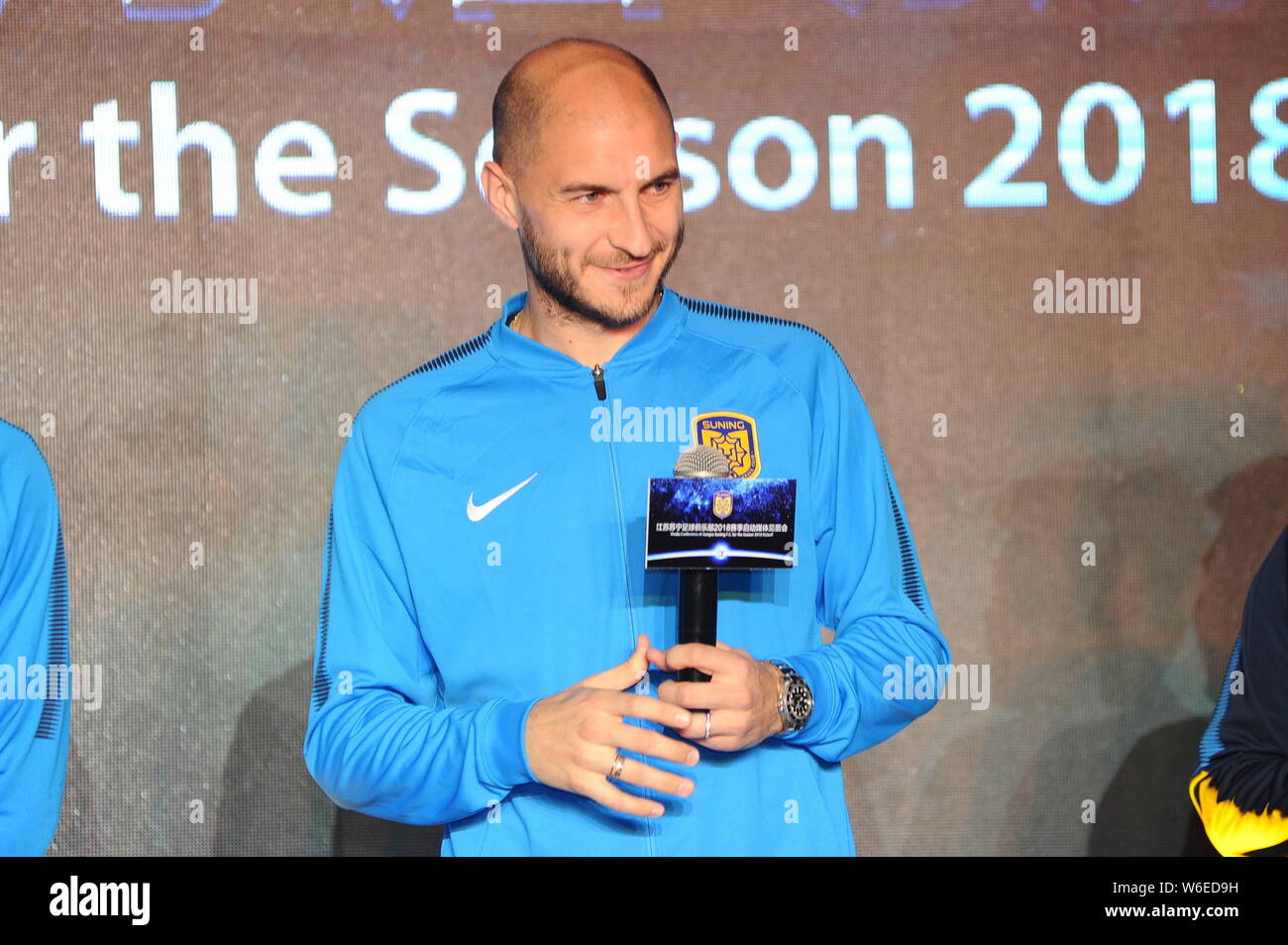 Un joueur de football italien Gabriel Alejandro, Palette est représenté à la conférence de presse de Jiangsu Suning C.F. pour le lancement de la saison 2018 à Nanjing cit Banque D'Images