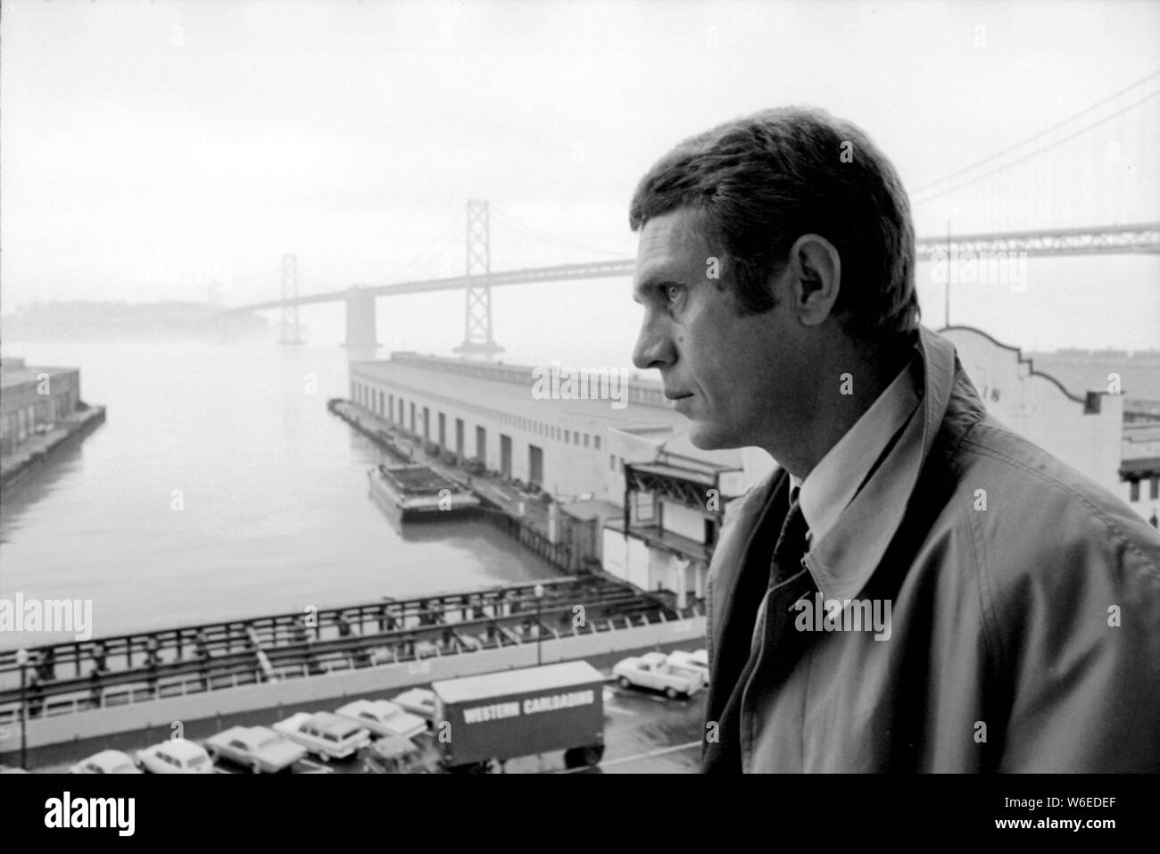 STEVE MCQUEEN dans BULLITT (1968), réalisé par Peter Yates. Credit : Warner Brothers / Album Banque D'Images