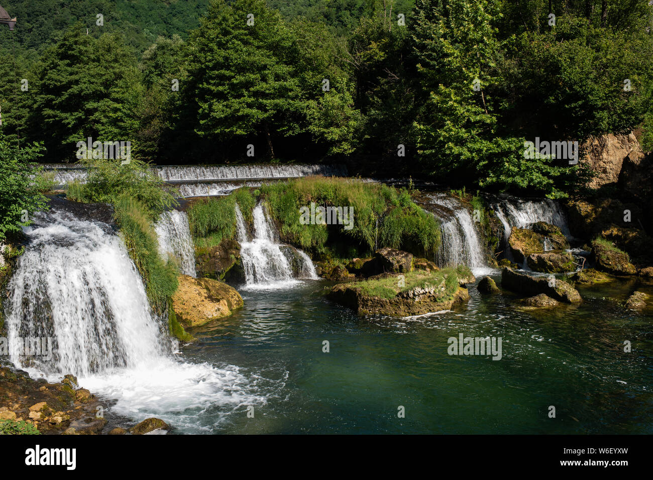 Cascade sur la rivière Una, Kostela, Bihac, Bosnie-Herzégovine, Europe Banque D'Images