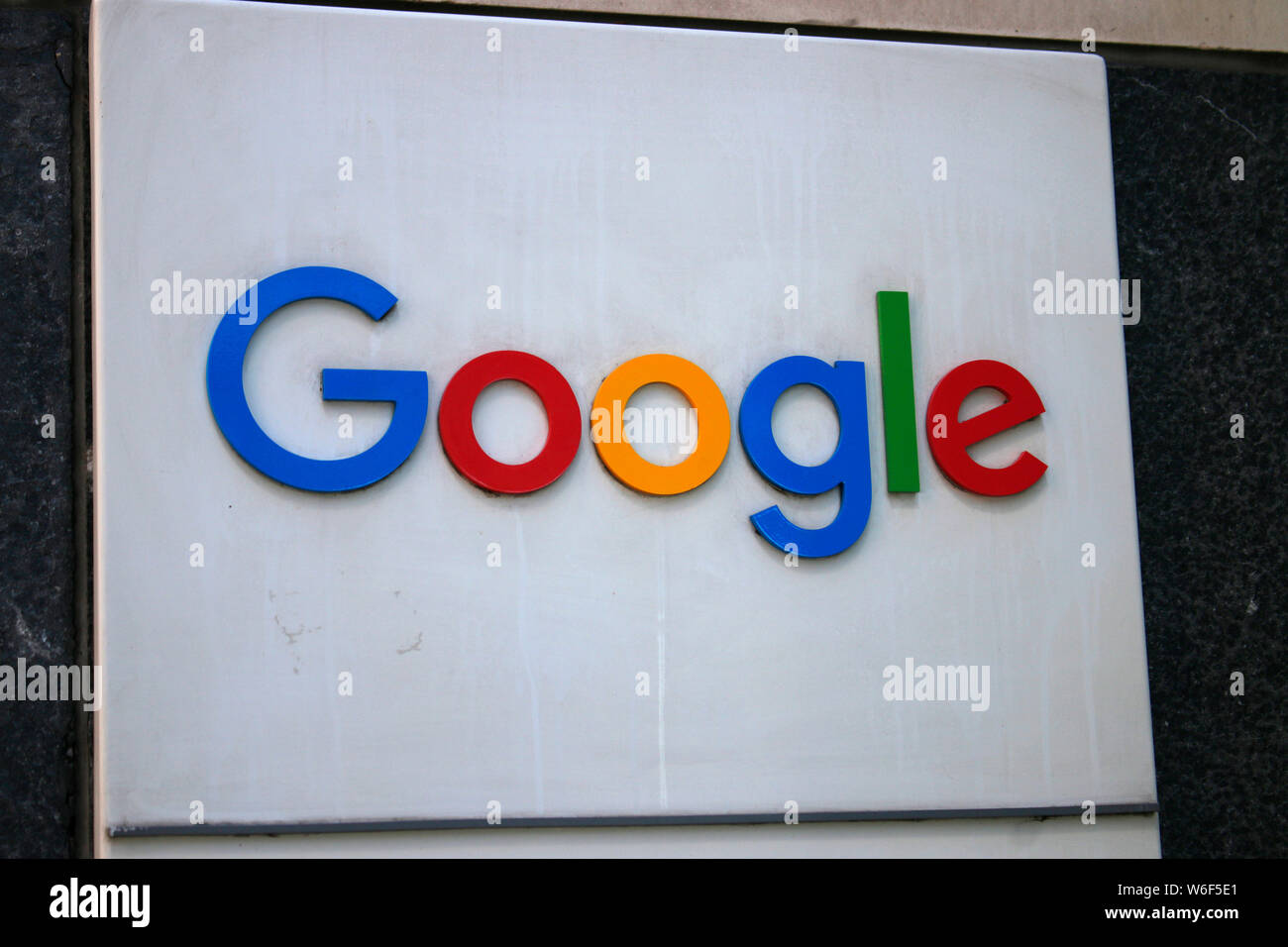 Google-Logo, Google Europa Zentrale, Docklands, Dublin, Irlande/ Irlande (nur für redaktionelle Verwendung. Keine Werbung. Referenzdatenbank : http :// Banque D'Images