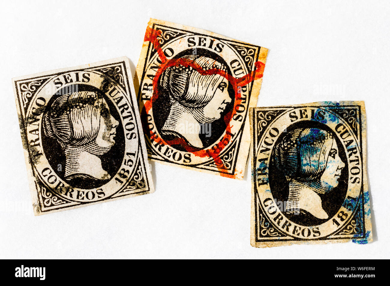 La Reine Isabelle II espagnol timbres-poste de 1851 de noir et rouge et bleu plus rares annulations. Banque D'Images