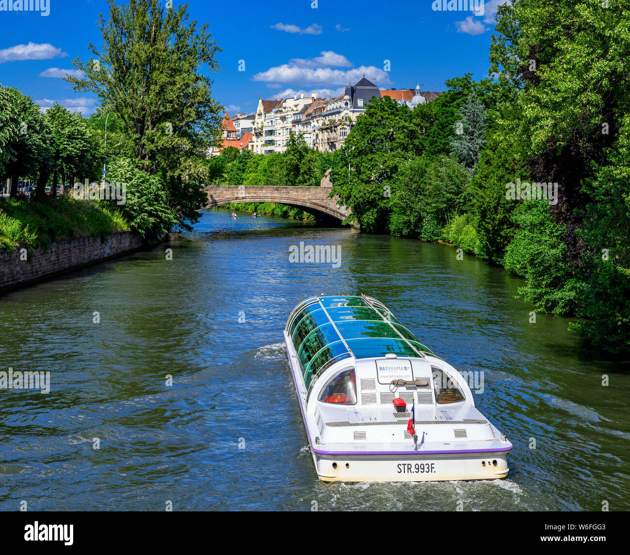 Sites touristiques Batorama, bateau de croisière de la rivière Ill, pont Kennedy, Strasbourg, Alsace, France, Europe, Banque D'Images