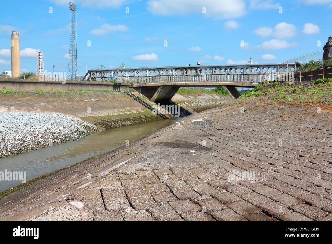 L'embouchure de la rivière pour l'Aberthaw power station une ancienne centrale électrique de charbon situé à mi-chemin le long du canal de Bristol, dans le sud du Pays de Galles. Banque D'Images