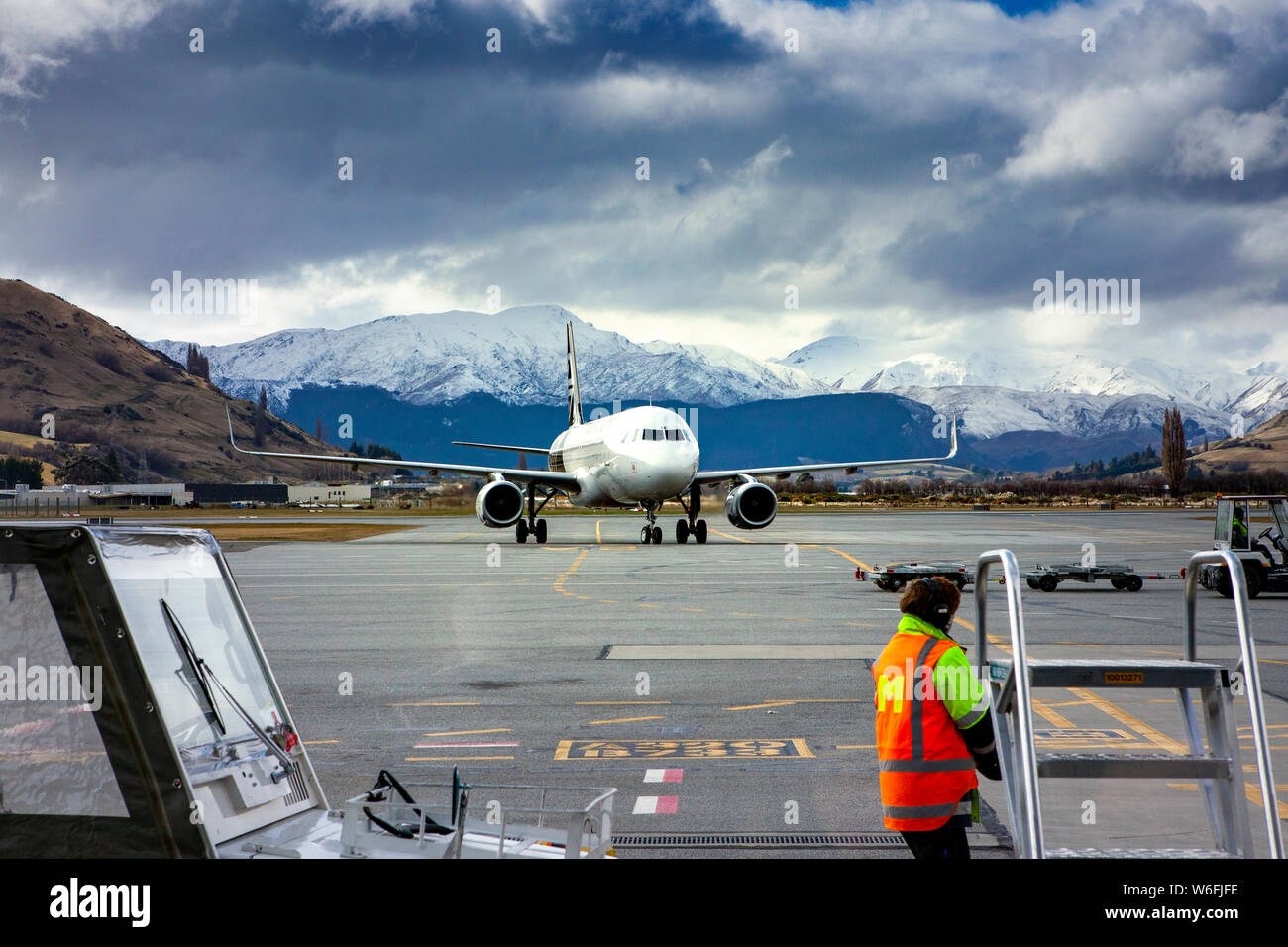 Queenstown Nouvelle Zelande - septembre6,2015 : Nouvelle-Zélande airline avion approche de départ de l'aéroport de Queenstown Banque D'Images