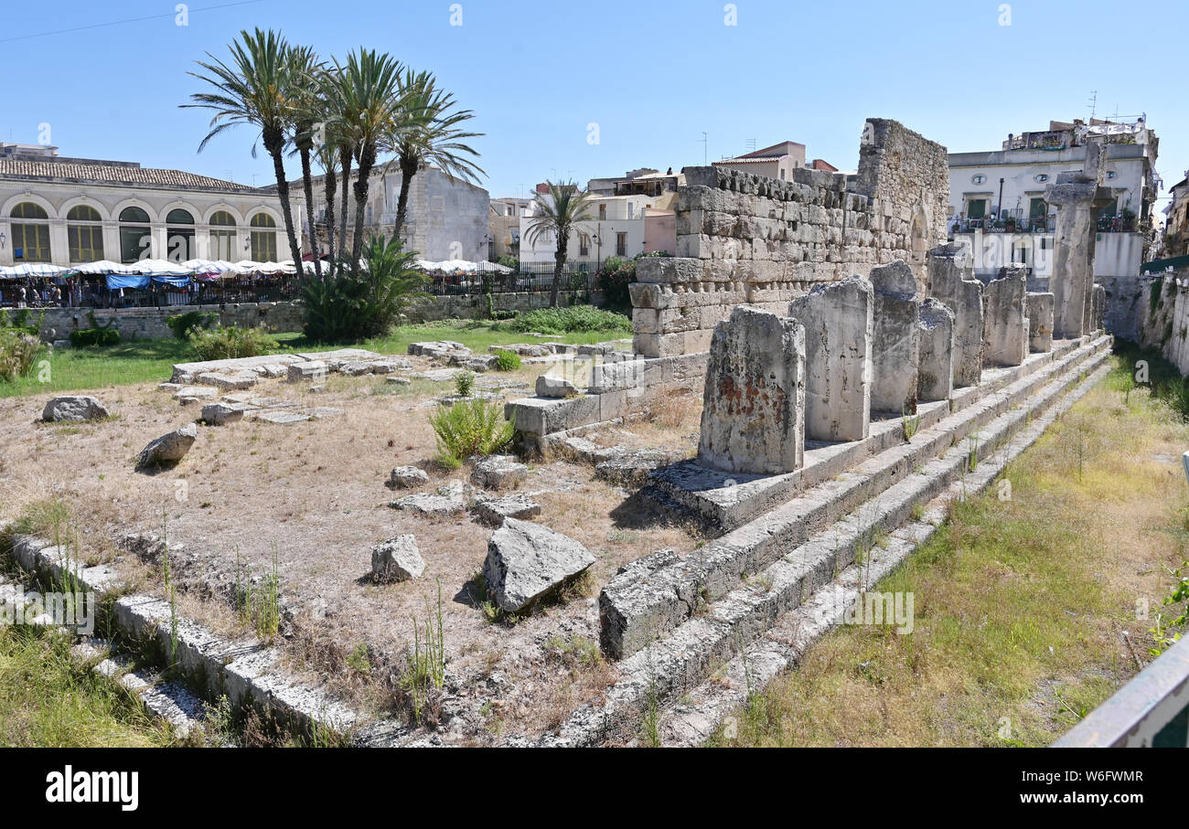 Temple d'Apollon grec ancien monument sur Ortigia, en face de la Piazza Pancali à Syracuse, Sicile, Italie Banque D'Images