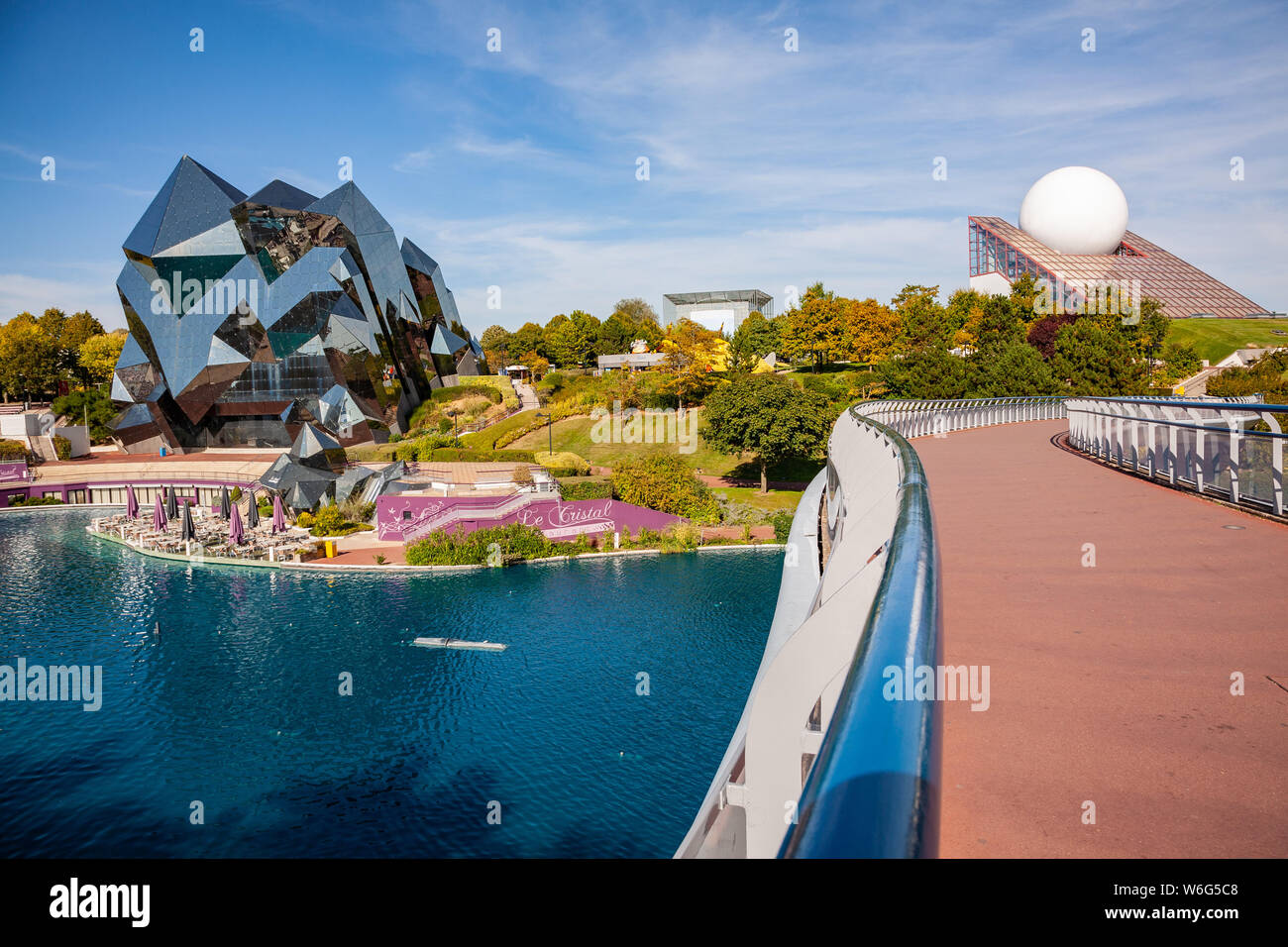 Poitiers, France - 21 septembre 2010 : Futuroscope, ou Parc du Futuroscope est un parc de loisirs qui vous permet de découvrir des sons, des images, et sen Banque D'Images