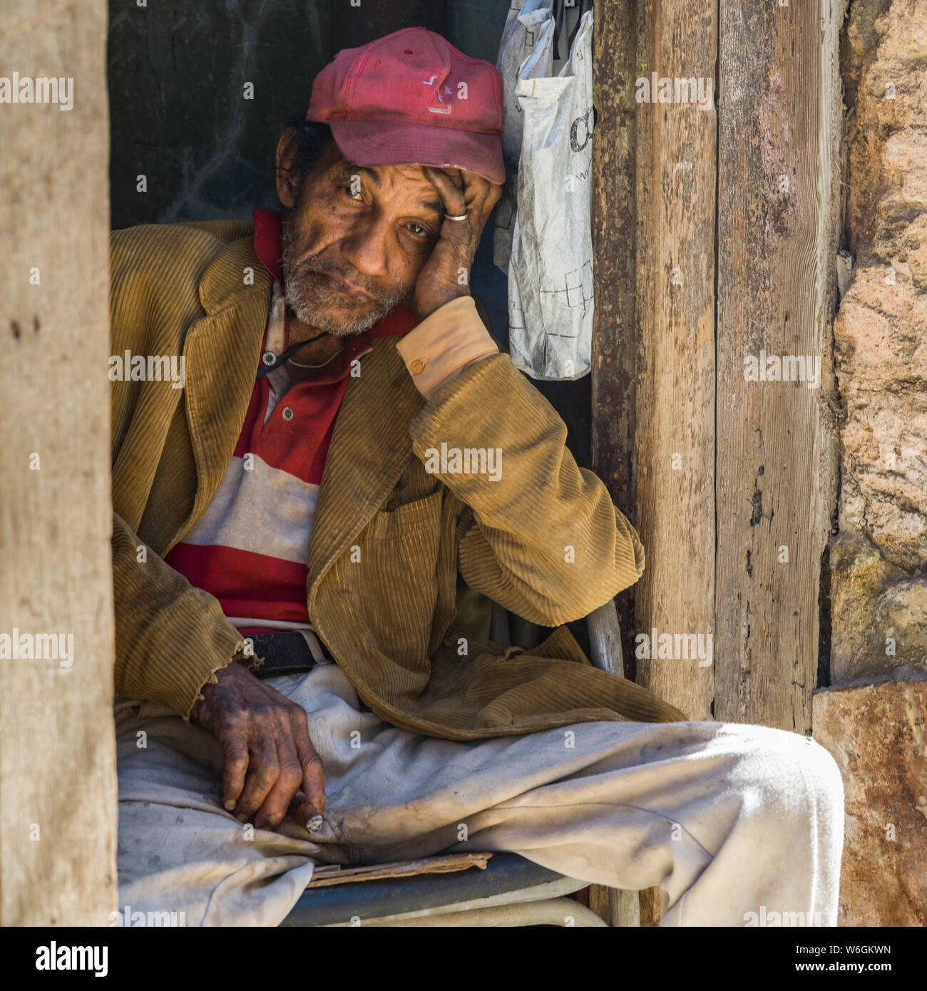 Portrait of a senior man avec un cigare cubain, à La Havane, Cuba Banque D'Images