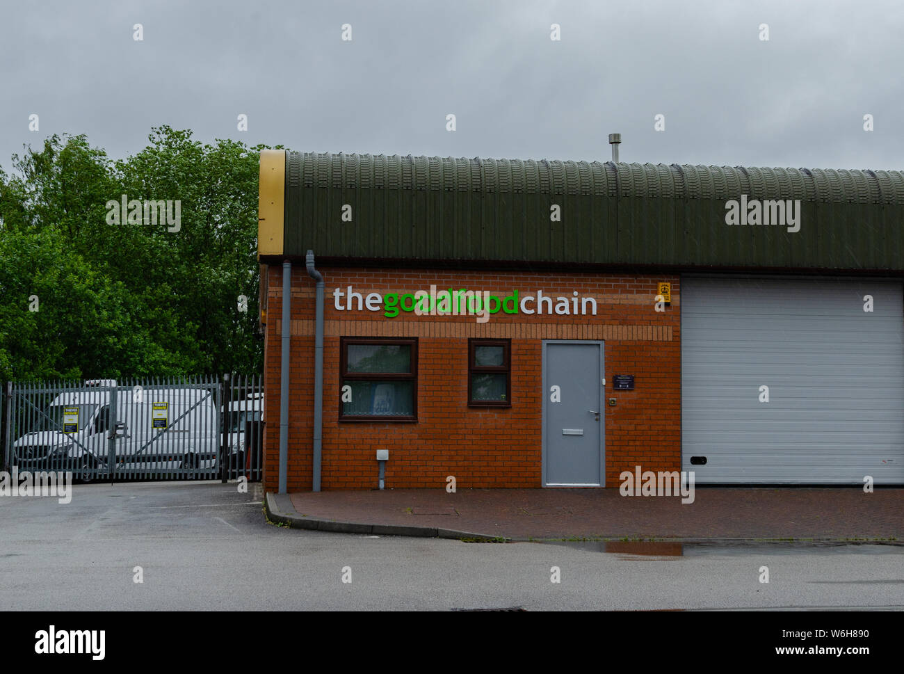 Clôture de la bonne chaîne alimentaire de la production et du parking vide. L'emplacement (Stone, Staffordshire) soupçonné en production des sandwichs avec les bactéries Listeria Banque D'Images