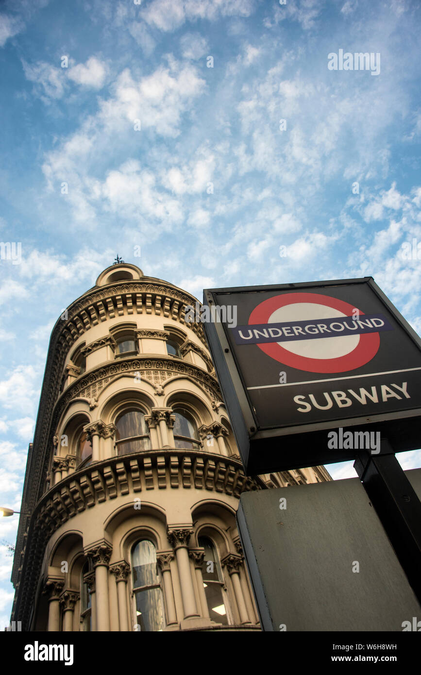 La signalisation du métro de Londres, communément utilisé pour commuer londoner Banque D'Images