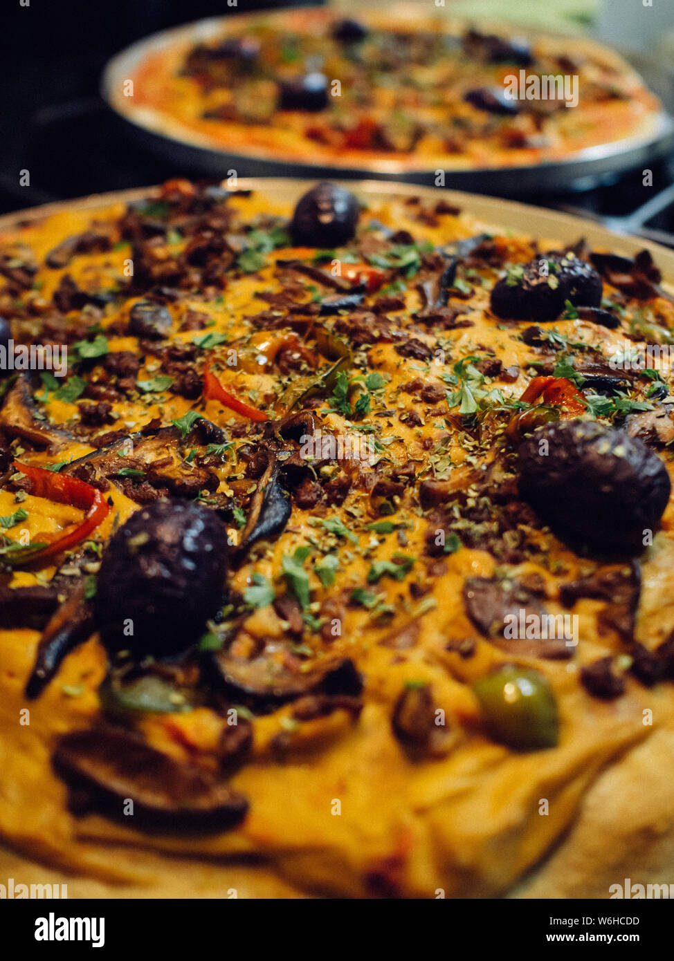 Close-up de pizzas à base de plantes à base de fromage végétarien Banque D'Images Close-up de pizzas à base de plantes à base de fromage végétarien Banque D'Images