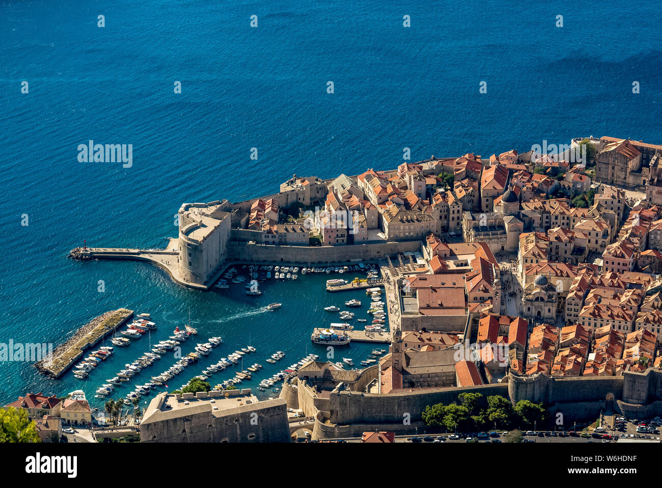 Vue sur St John Forteresse et la vieille ville de Dubrovnik, Croatie, comté de Dubrovnik-Neretva Banque D'Images