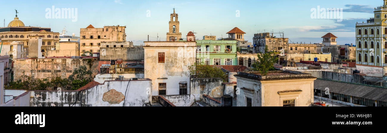 Vue panoramique sur les toits de La Havane, à La Havane, Cuba Banque D'Images