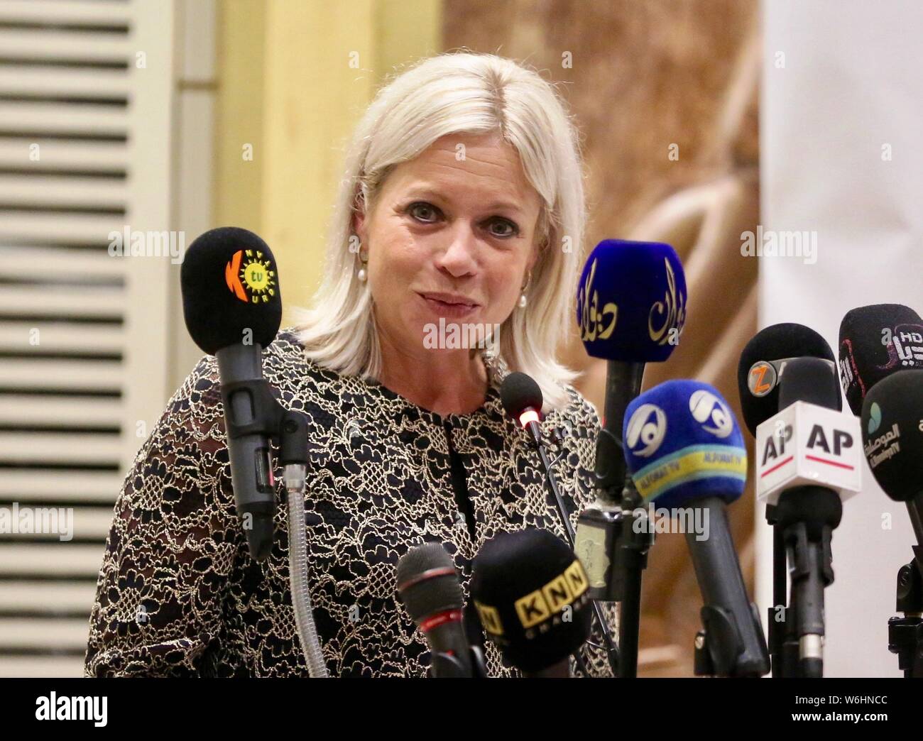 Bagdad. 1er août 2019. Représentant spécial du Secrétaire général des Nations Unies pour l'Iraq Jeanine Hennis-Plasschaert parle lors d'une conférence de presse à Bagdad, Iraq, sur Août 1, 2019. Jeanine Hennis-Plasschaert le jeudi a souligné la nécessité de mettre fin aux souffrances de la minorité Yazidis, causée par l'État islamique (EST), au nord de l'Irak, l'occupation de la province de Ninive. Source : Xinhua/Alamy Live News Banque D'Images
