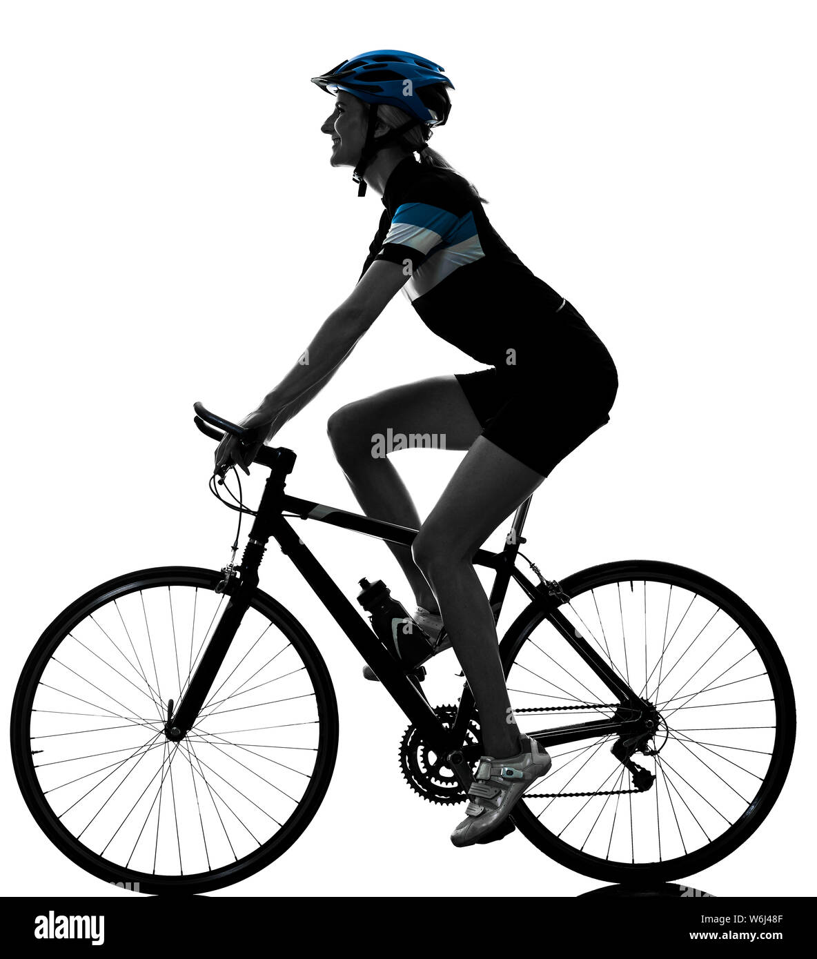 Un cycliste vélo femme caucasienne riding bicycle in silhouette isolé sur fond blanc Banque D'Images