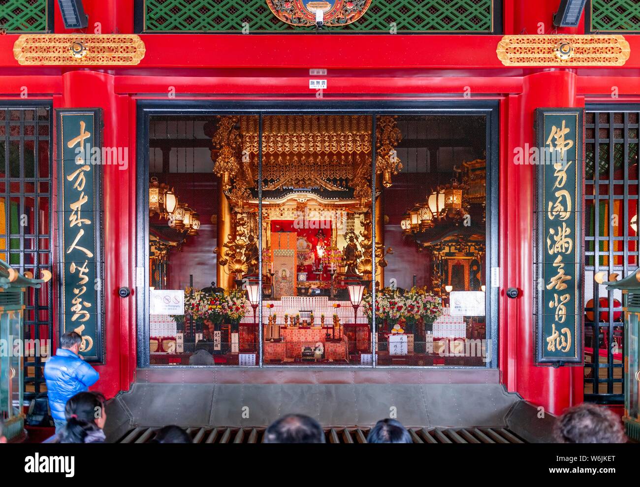Culte, temple bouddhiste, sanctuaire d'Asakusa et le Temple Senso-ji, Asakusa, Tokyo, Japon Banque D'Images