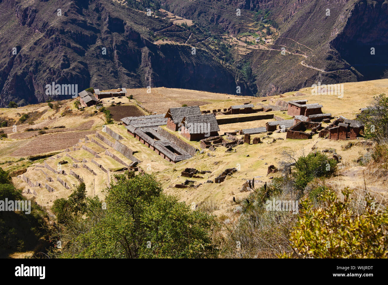 Vue sur la télécommande ruines Incas de Huchuy Qosqo ('Petit') Cuzco, Vallée Sacrée, Pérou Banque D'Images