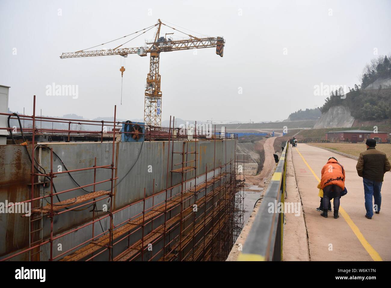 Vue sur le site de construction d'une réplique grandeur nature du paquebot Titanic dans le comté de Daying, ville de Suining, au sud-ouest du Sichuan Chine provinc Banque D'Images