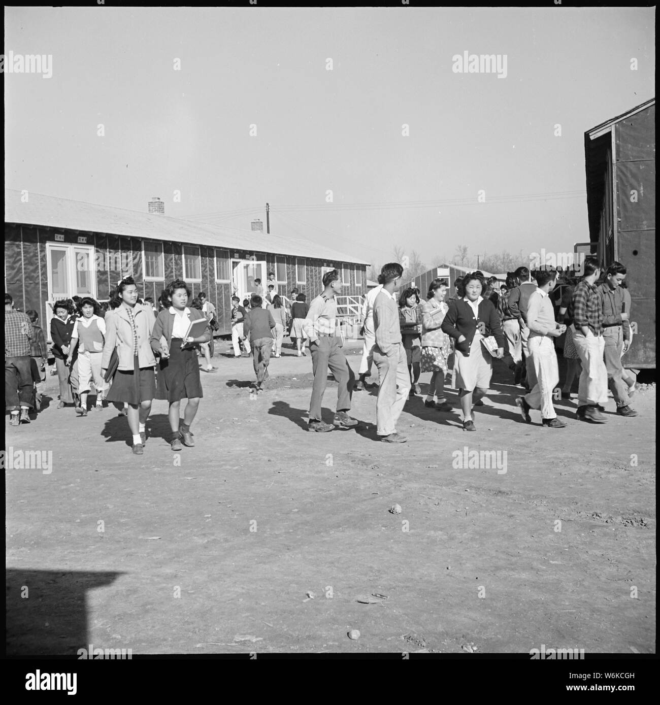 Rohwer, Centre de réinstallation, Arkansas. McGehee Les élèves du secondaire sont évacués ici montré l'évolution des c . . . ; Portée et contenu : la légende complète pour cette photographie se lit comme suit : Rohwer, Centre de réinstallation, Arkansas. McGehee Les élèves du secondaire sont évacués ici montré l'évolution des classes. Banque D'Images