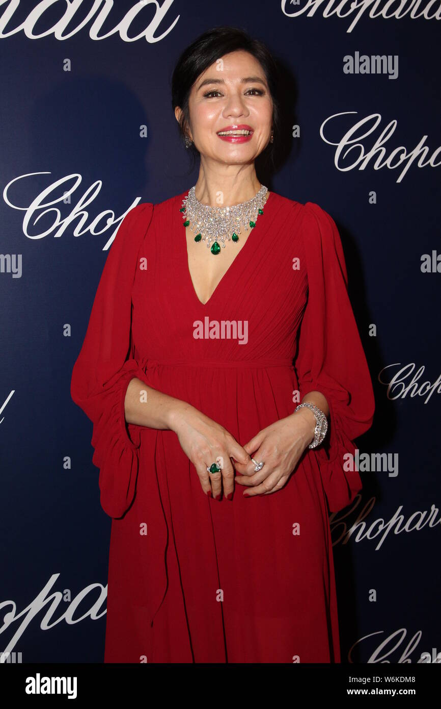 Hong Kong film actrice Cherie Chung pose durant un événement promotionnel  pour la marque de bijoux Suisse Chopard '' à Hong Kong, Chine, 12 janvier  2018 Photo Stock - Alamy