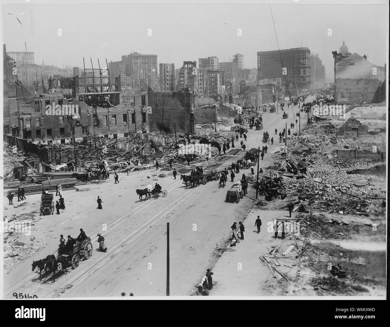 Tremblement de terre de San Francisco : 1906 Market Street, à l'ouest de Powell et la 5e Rue, montrant la zone à l'est de Taylor et Powell rues. C'est la partie principale de la vente au détail de San Francisco Banque D'Images