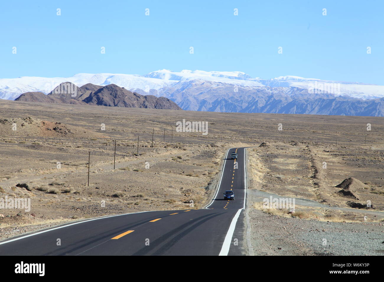 --FILE--paysages du Beijing-Xinjiang Jingxin (autoroute) à Hami, nord-ouest de la Chine, la Région autonome du Xinjiang Uygur, 28 octobre 2017. Au nord-ouest Banque D'Images