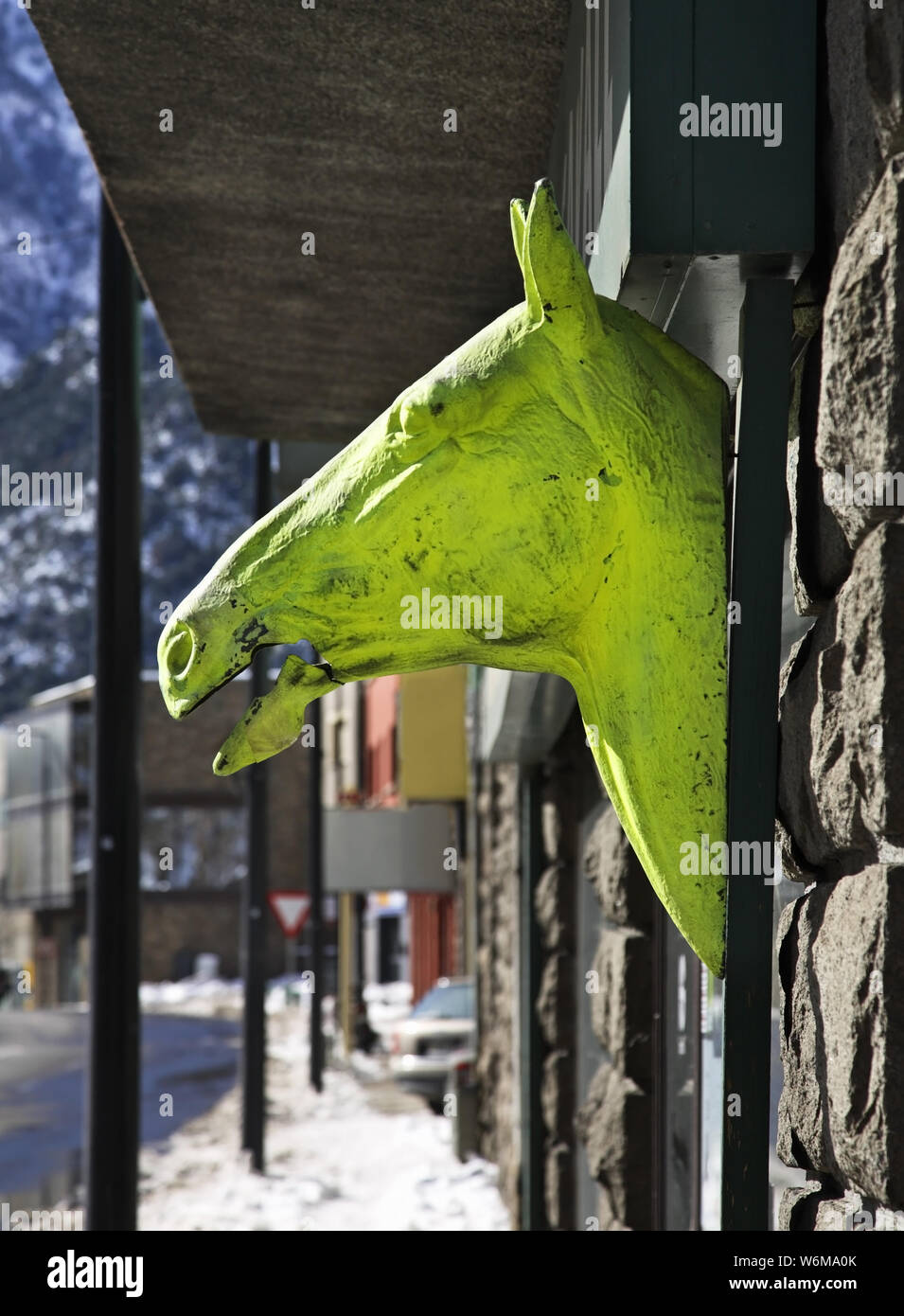 Sculpture de cheval vert à Santa Coloma. Andorre Photo Stock - Alamy