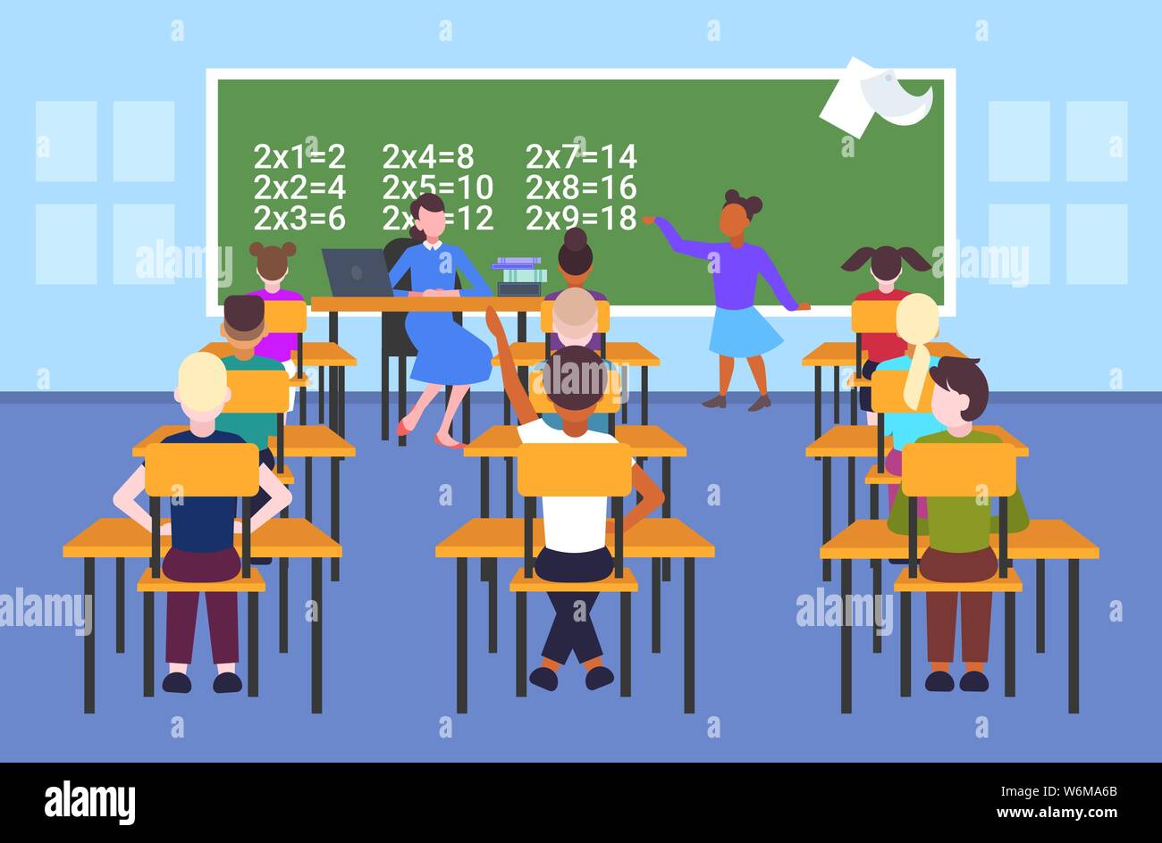 Enseignante avec des élèves assis à un bureau à la lycéenne à résoudre les problème de mathématiques à l'école tableau de l'éducation scolaire et un concept de leçon Illustration de Vecteur