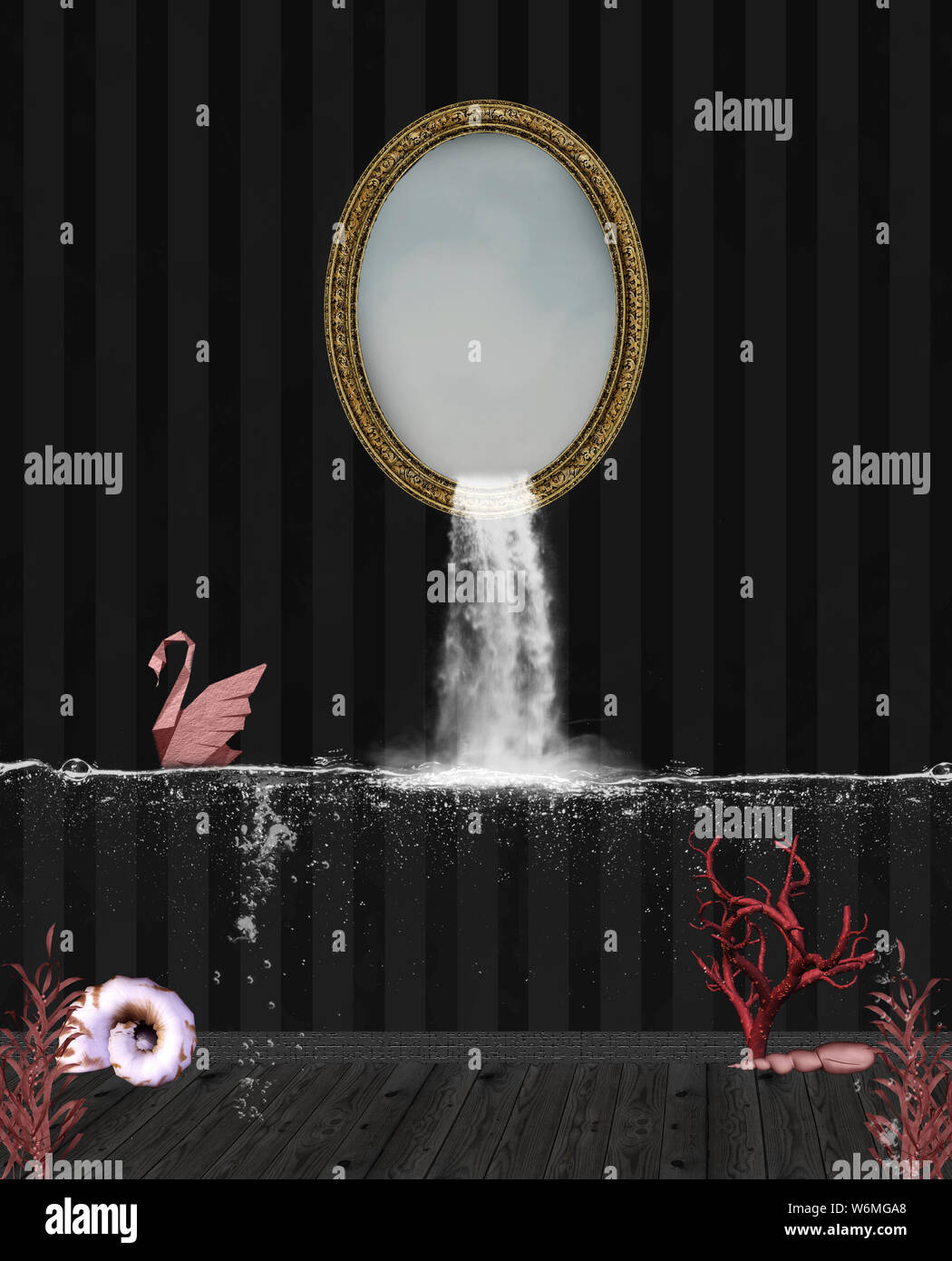 Waterfall pouring hors d'un cadre miroir à l'intérieur d'une pièce sombre Banque D'Images