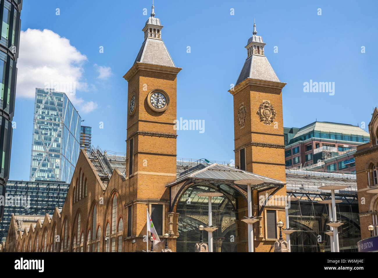 Londres, Royaume-Uni - 16 juillet 2019 - entrée Sud façade de la gare de Liverpool Street Banque D'Images