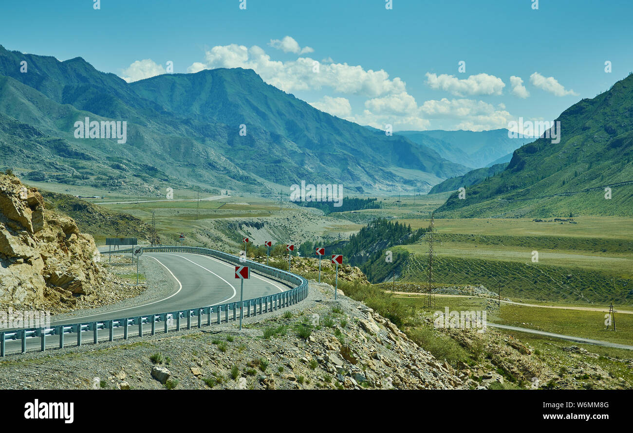 Chuysky Trakt, Chuya Autoroute route nationale de l'Oblast de Novossibirsk et de l'Altaï l'Altaï, république de Russie. Banque D'Images