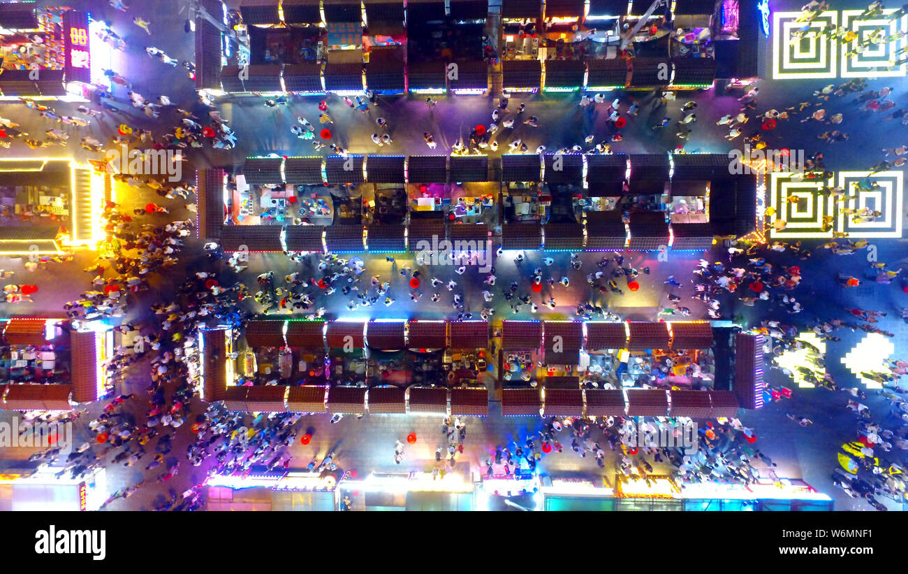 Shenyang, Chine. 2 Août, 2019. Shenyang, Chine-photo aérienne de marché de nuit, 60 mille mètres carrés de grande cale ici lumineuses très spectaculaire. Crédit : SIPA Asie/ZUMA/Alamy Fil Live News Banque D'Images