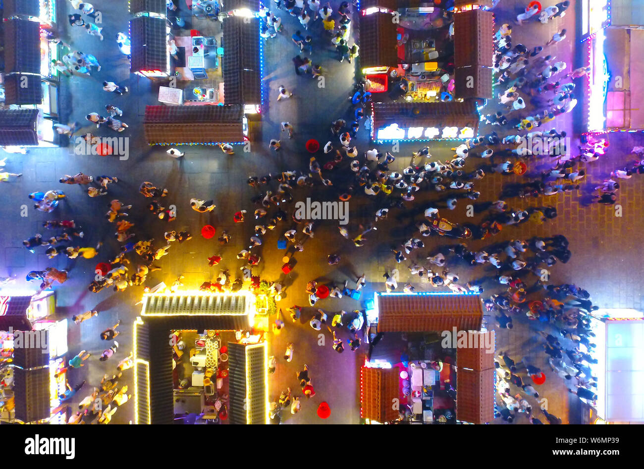 Shenyang, Chine. 2 Août, 2019. Shenyang, Chine-photo aérienne de marché de nuit, 60 mille mètres carrés de grande cale ici lumineuses très spectaculaire. Crédit : SIPA Asie/ZUMA/Alamy Fil Live News Banque D'Images