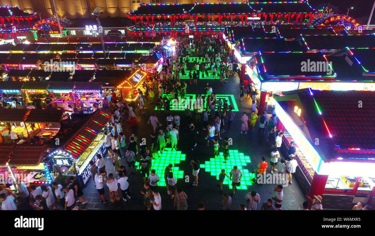 Shenyang, Chine. 2 Août, 2019. Shenyang, Chine-photo aérienne de marché de nuit, 60 mille mètres carrés de grande cale ici lumineuses très spectaculaire. Crédit : SIPA Asie/ZUMA/Alamy Fil Live News Banque D'Images