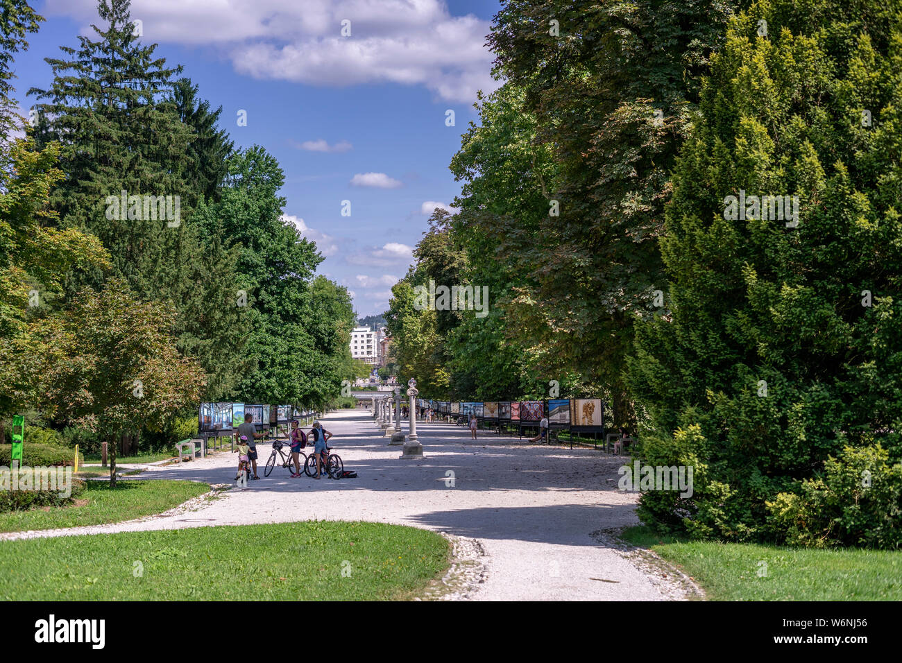 Vue sur le château de Ljubljana à partir de Tivoli park Banque D'Images