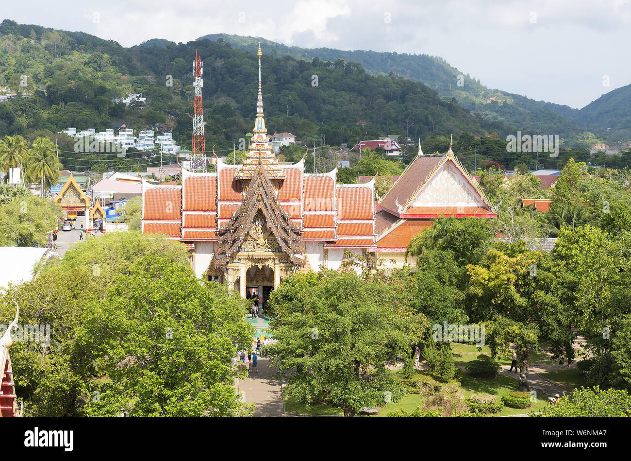 Phuket, Thailande - 04/19/2019:Wat Chalong Temple le jour d'été ensoleillé à l'île de Phuket, Thaïlande. Plus grand et le plus ancien temple bouddhiste sur Phuket Banque D'Images