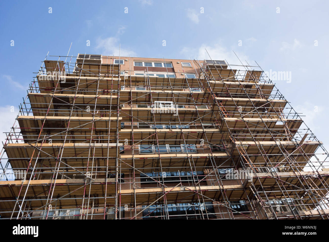 Échafaudage dans un bâtiment en hauteur. ROYAUME-UNI Banque D'Images