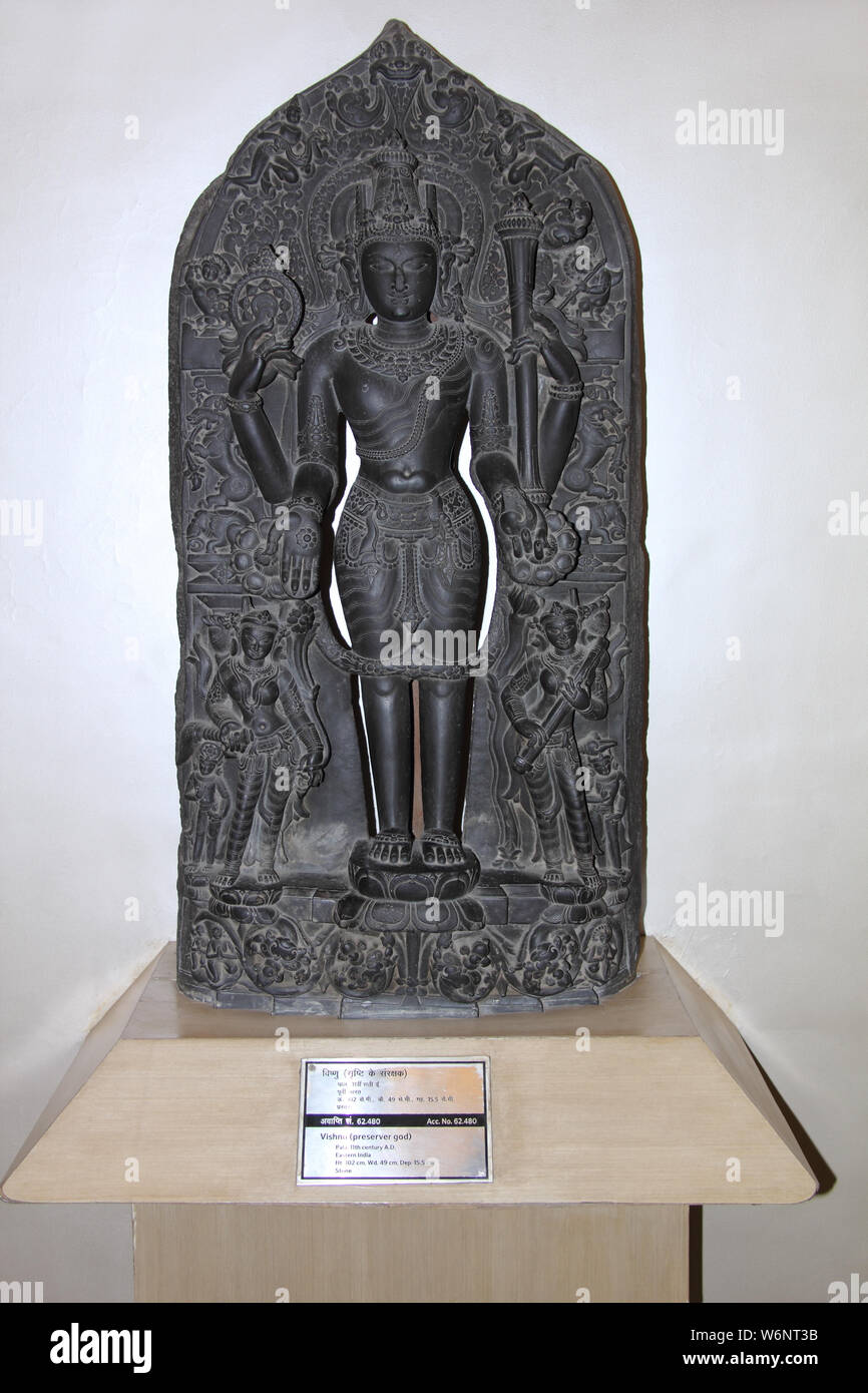 11e siècle statue de Vishnu dans un musée, le Musée National, Janpath, New Delhi, Inde Banque D'Images