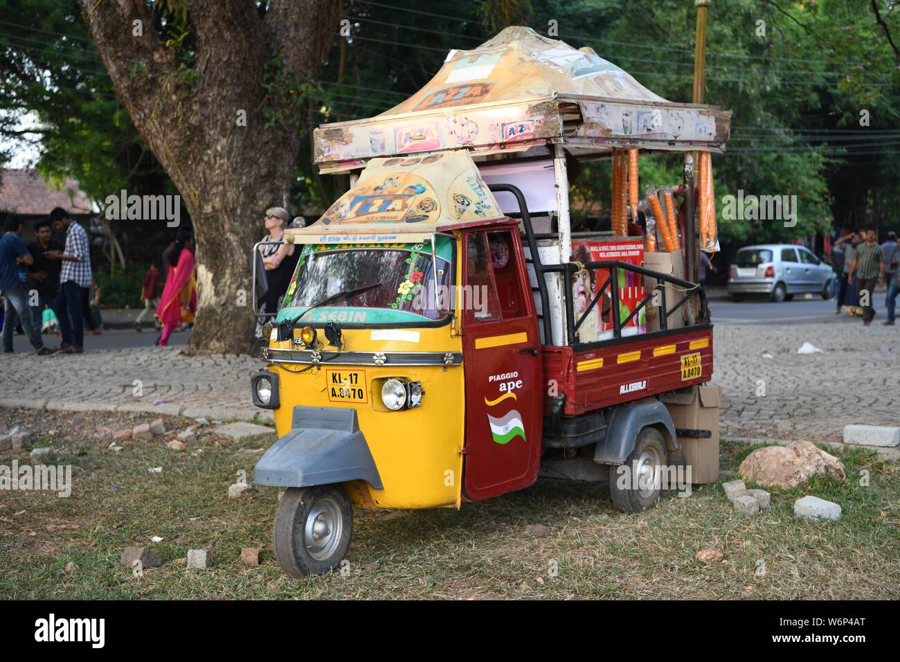 Indian 3 wheeler ice cream van. Se préparer pour la nouvelle année Day Parade à fort Kochi (Cochin), Kerala, Inde. Banque D'Images