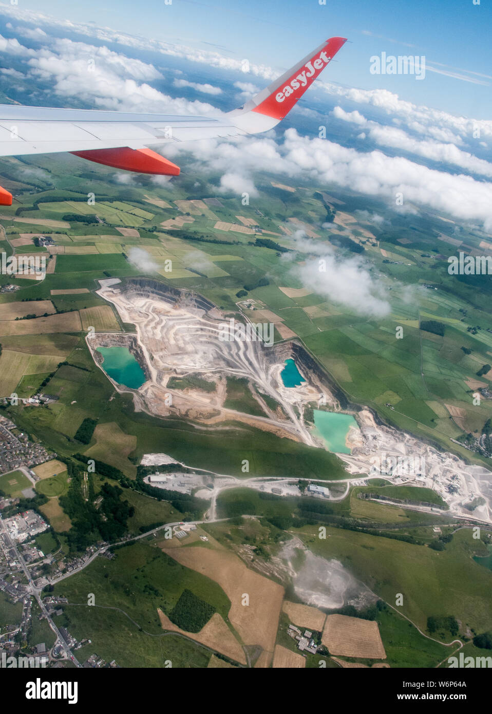 Dans la trajectoire de vol de l'aéroport de Manchester - Carrière de Peakdale, Dove Trous, Derbyshire, Royaume-Uni Banque D'Images