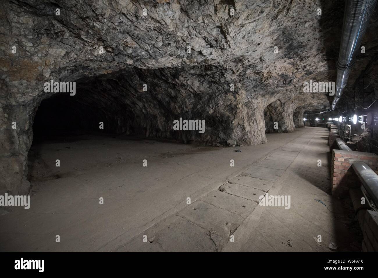 Sous le rocher de Gibraltar se trouve la grande route du Nord, un