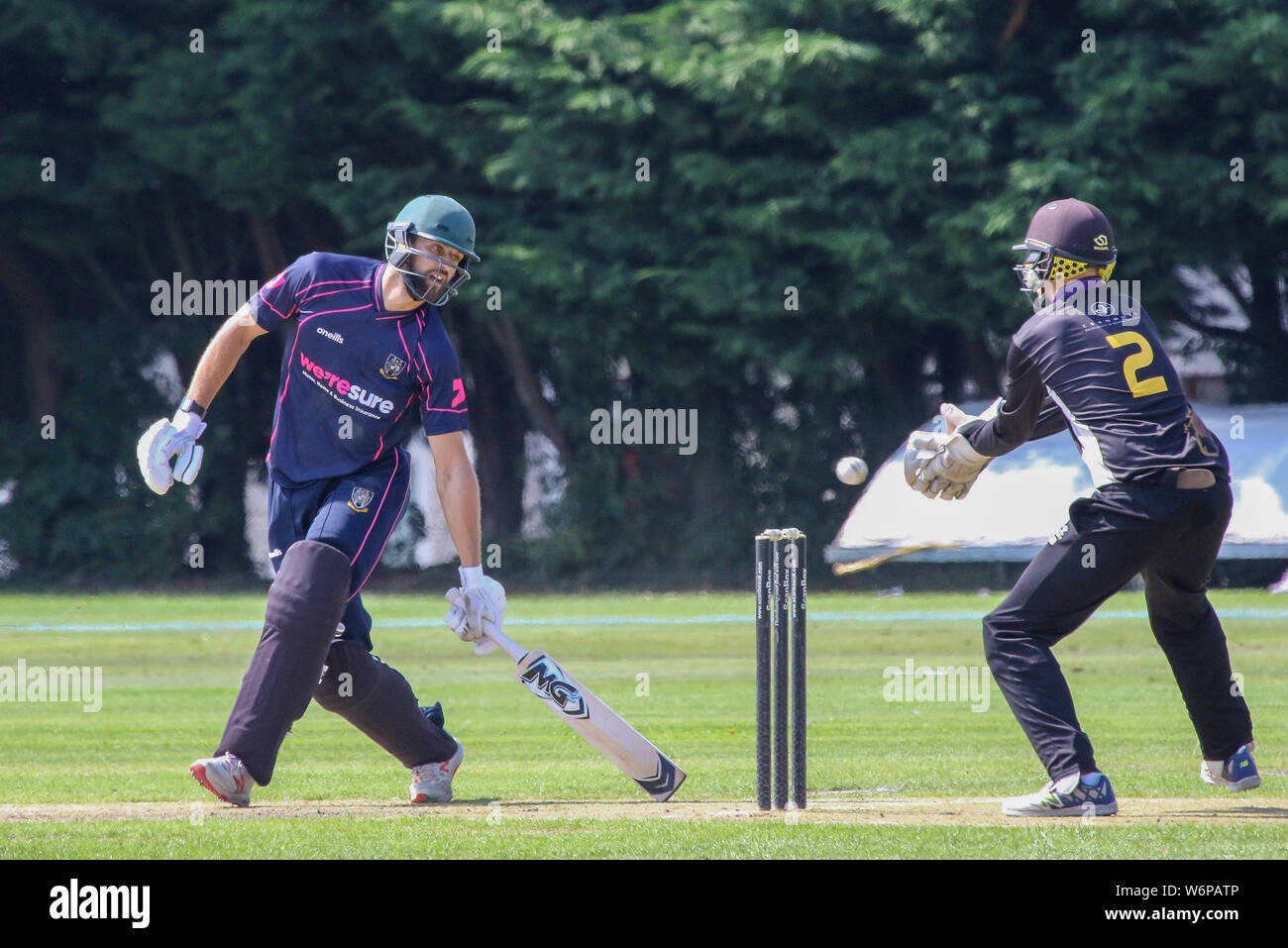 Le Livre vert, Comber, comté de Down, Irlande du Nord. 09Th Aug 2019. Le Gallagher Challenge Cup Final - CIYMS v Instonians. Les SB Pienaar pour CIYMS au bâton. Crédit : David Hunter/Alamy Live News. Banque D'Images