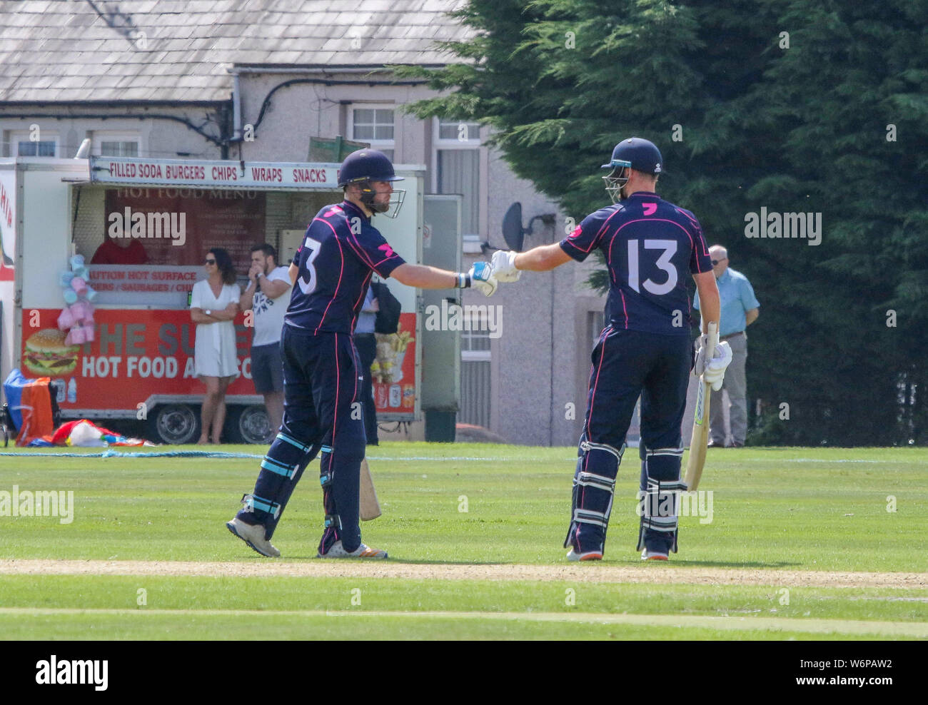 Le Livre vert, Comber, comté de Down, Irlande du Nord. 09Th Aug 2019. Le Gallagher Challenge Cup Final - CIYMS v Instonians. Les manches CIYMS s'est appuyé sur un bon milieu-commande entre partenariat Ryan Hunter (3) et Mark Adair (13). Crédit : David Hunter/Alamy Live News. Banque D'Images
