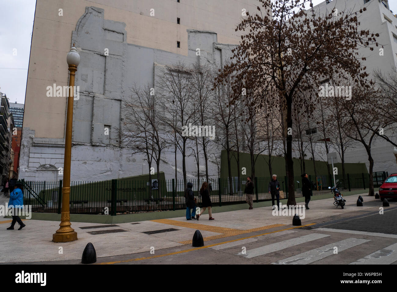 Buenos Aires, le 27 juillet 2019. Propriété où l'ambassade d'Israël était situé, à l'angle des rues Suipacha et Arroyo, à Buenos Aires, Argentine. Banque D'Images