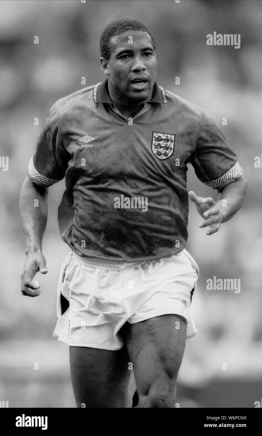 John Barnes a signé une photo de Liverpool - All Star Signings