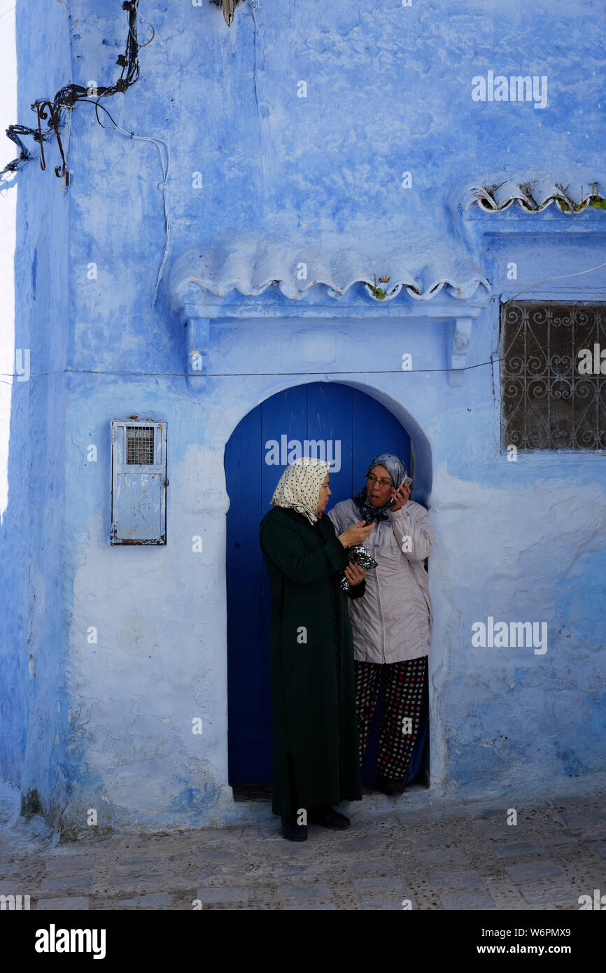 La ville bleue Chefchaouen Chaouen / Maroc, ruelles, passages et par lignes de Chefchaouen, célèbre blue village du Maroc. Banque D'Images
