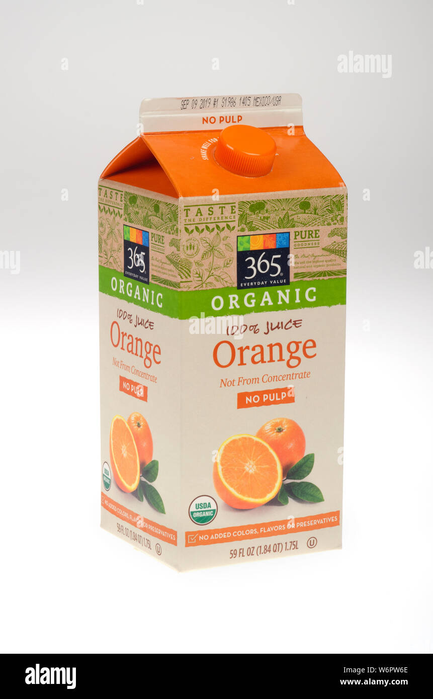 Tous les jours des aliments entiers 365 contenant le jus d'orange biologique Banque D'Images