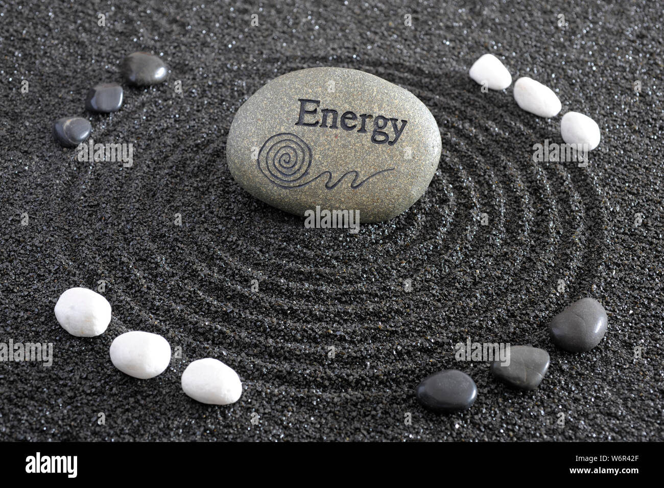 Jardin zen japonais en sable noir Banque D'Images