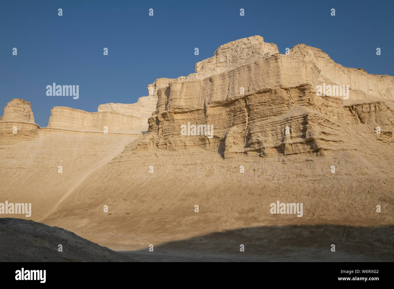 Formations de pierre de marne. Falaises érodées faites de Marl, un carbonate de calcium-riches mudstone, formé à partir de dépôts sédimentaires. Photographié dans la région de la Mer Morte d'Israël. Banque D'Images