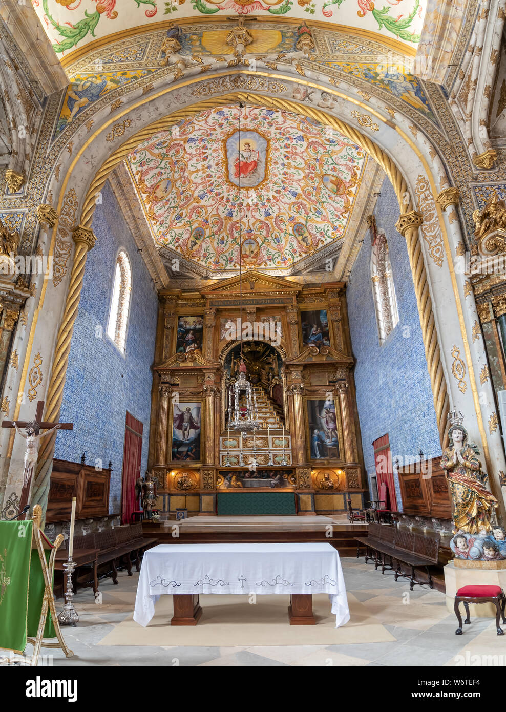 Coimbra, Portugal - 16 juillet 2019 : l'Université de Coimbra Chapelle ou chapelle de São Miguel est une chapelle de l'Université de Coimbra. La chapelle est un centre touristique attrac Banque D'Images