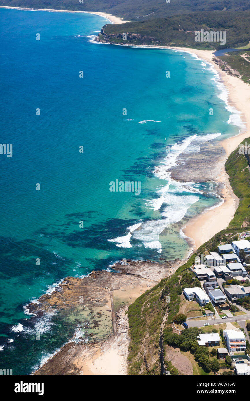 Burwood beach et Merewether Vue aérienne de l'impressionnante côte à Newcastle NSW Australie. Newcastle est une des plus grandes villes régionales en Austr Banque D'Images